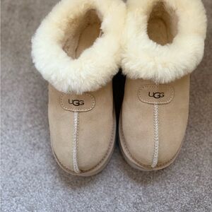 New! UGG Women's Tan Shoes size 40